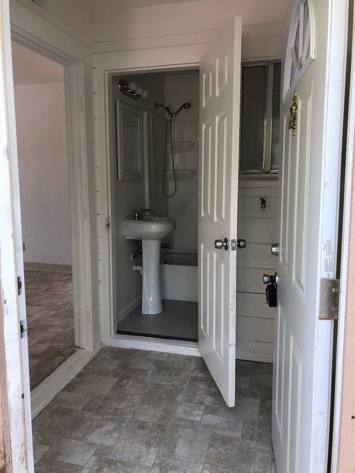 132 10th street C - Photo 3 of 6