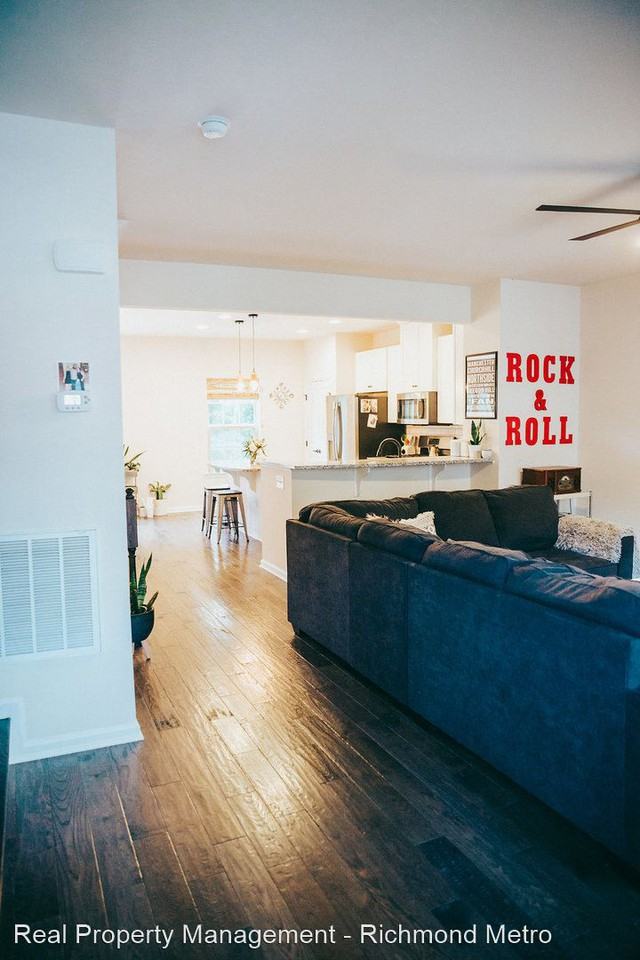 5517 Riverside Heights Way - Photo 2 of 24