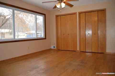 132 Shadywood Ln - Photo 3 of 15