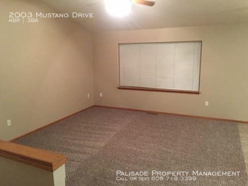 2003 Mustang Dr - Photo 2 of 7