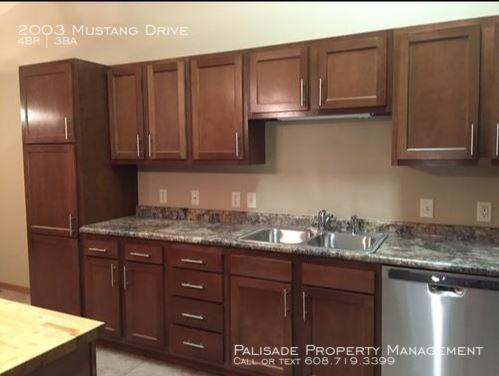 2003 Mustang Dr - Photo 3 of 7