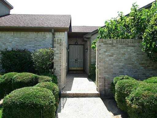 1203 Sugar Creek Blvd - Photo 3 of 24