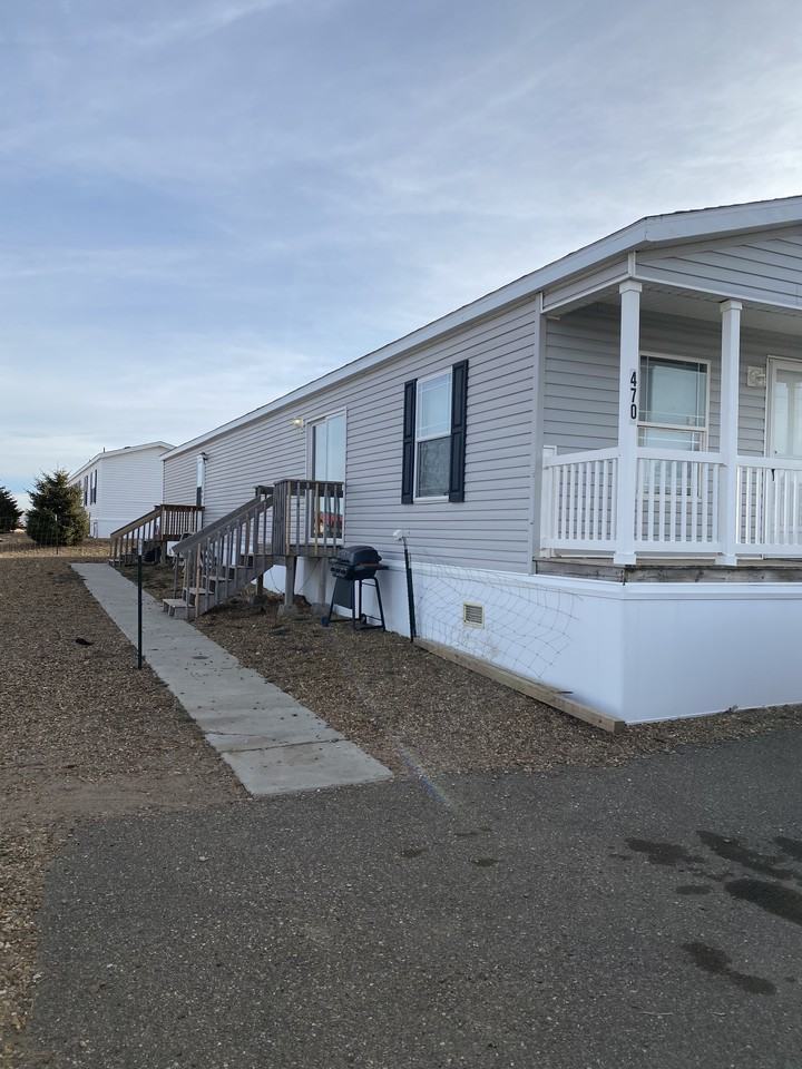 470 Railroad St Se - Photo 2 of 11