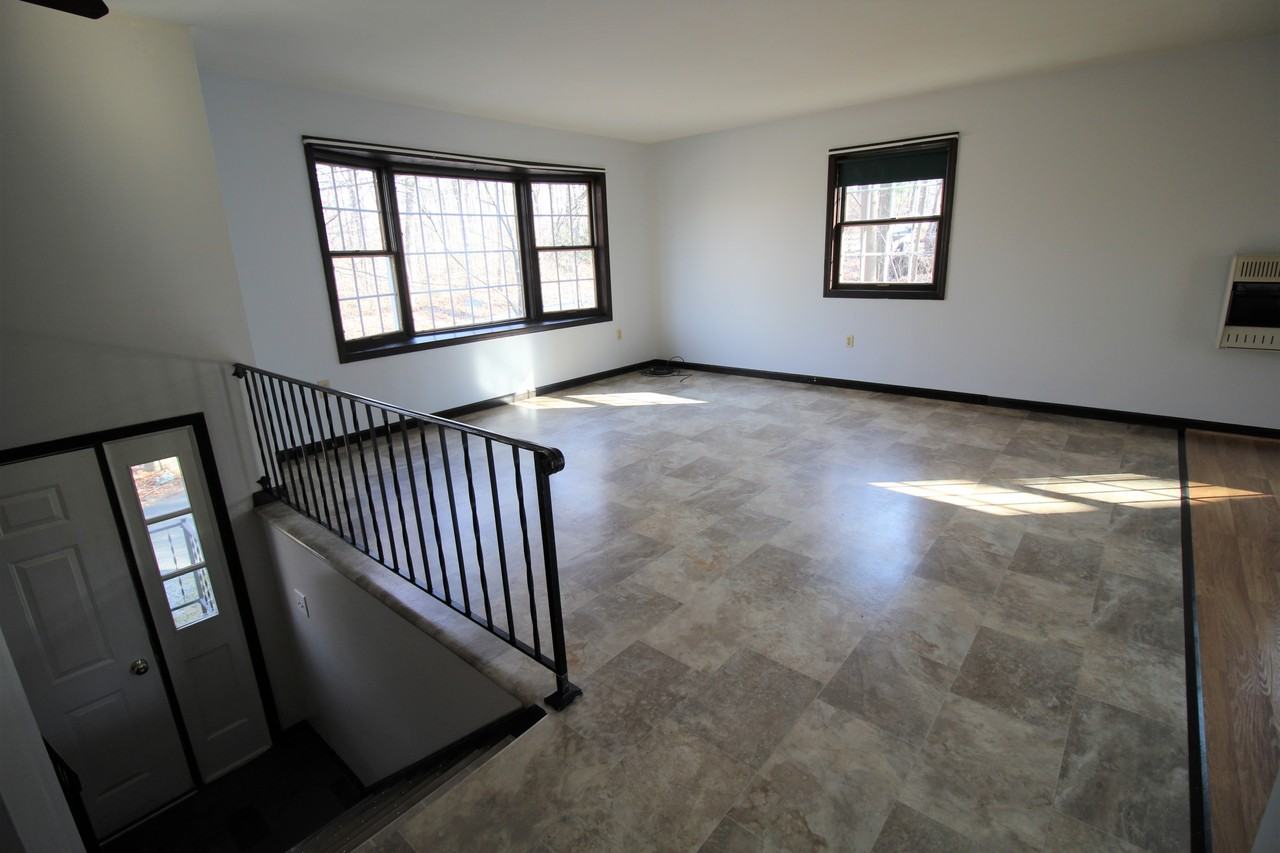 2342 Laurel Rd - Photo 2 of 15
