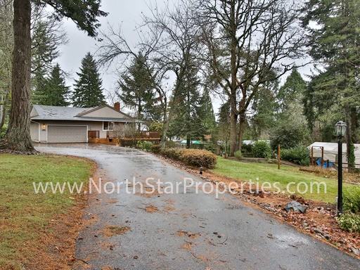 2095 Valley View Dr - Photo 2 of 28