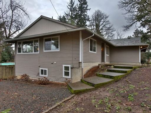 2095 Valley View Dr - Photo 3 of 28