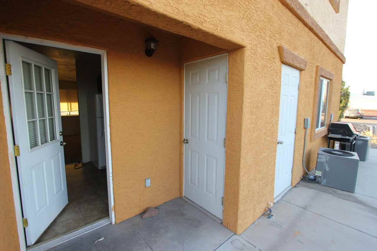 897 S 4Th Ave - Photo 3 of 34