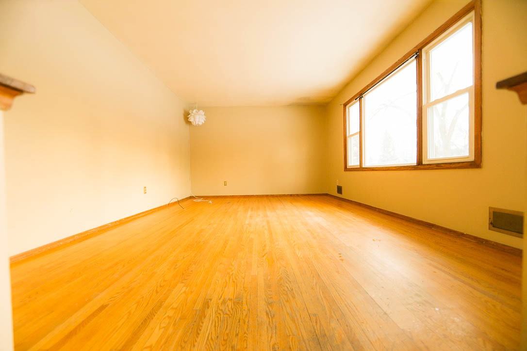 13113 Irving Ave S - Photo 5 of 15