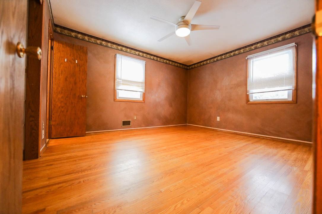 13113 Irving Ave S - Photo 7 of 15