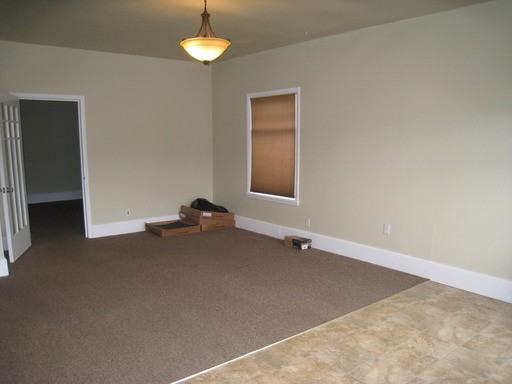 717 E 1st St - Photo 2 of 7