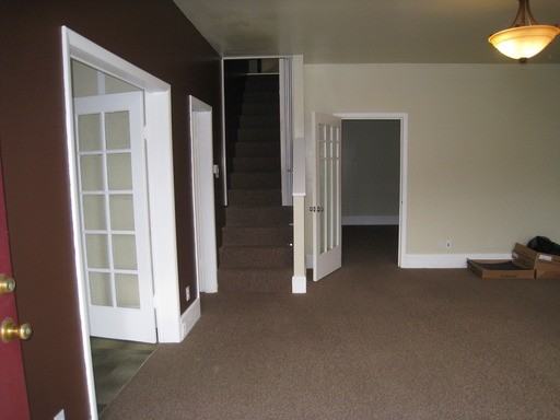 717 E 1st St - Photo 3 of 7