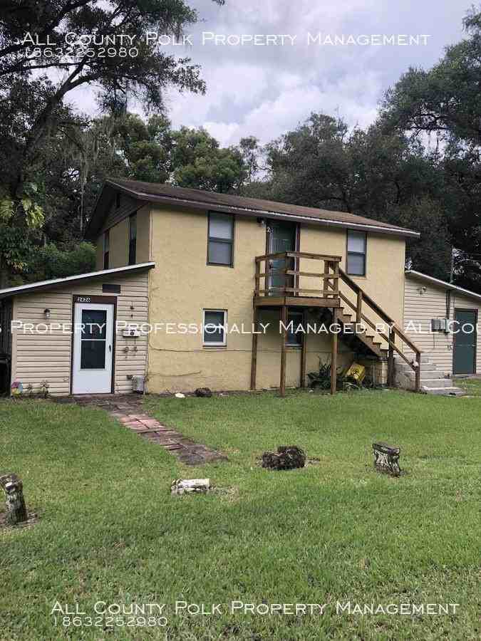 2426 Tanglewood St - Photo 2 of 13