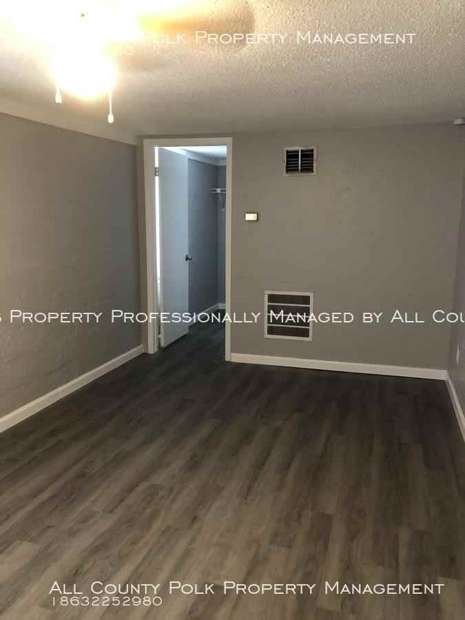 2426 Tanglewood St - Photo 3 of 13