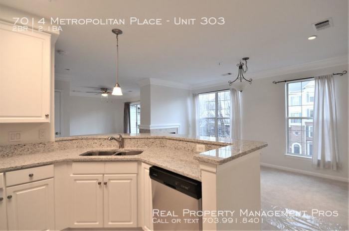 7014 Metropolitan Pl - Photo 3 of 28