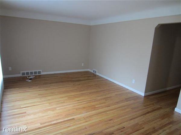 9120 Sarasota - Photo 3 of 25