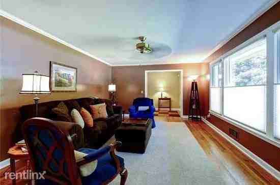 2504 Birchwood Dr NE - Photo 3 of 10