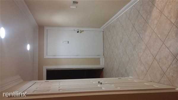 8936 N Parkside Ave - Photo 3 of 7