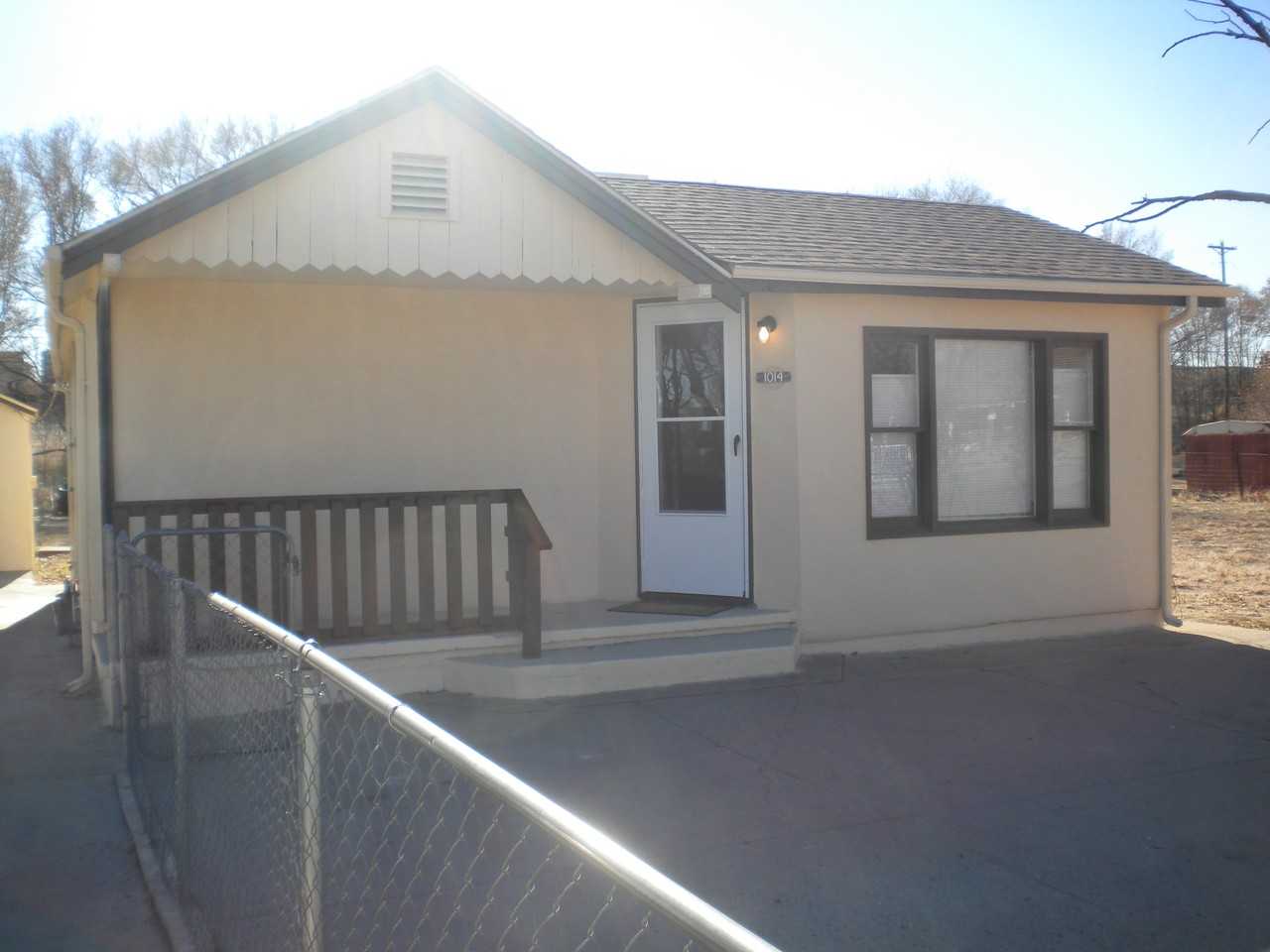 1014 Damson St - Photo 2 of 5