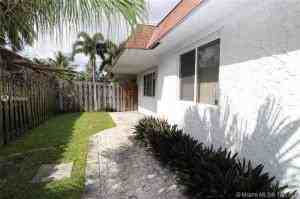 5061 Sw 40th Ave - Photo 3 of 13