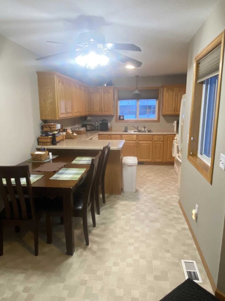 685 Independence Dr Nw - Photo 3 of 10