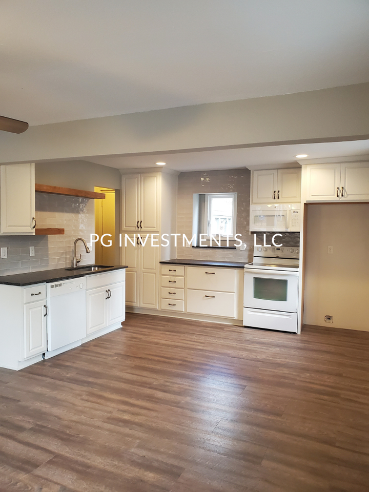 503 Southeast Florence Avenue #B - Photo 3 of 19