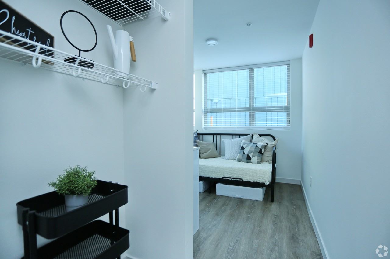 Rise on 67th - Photo 2 of 9