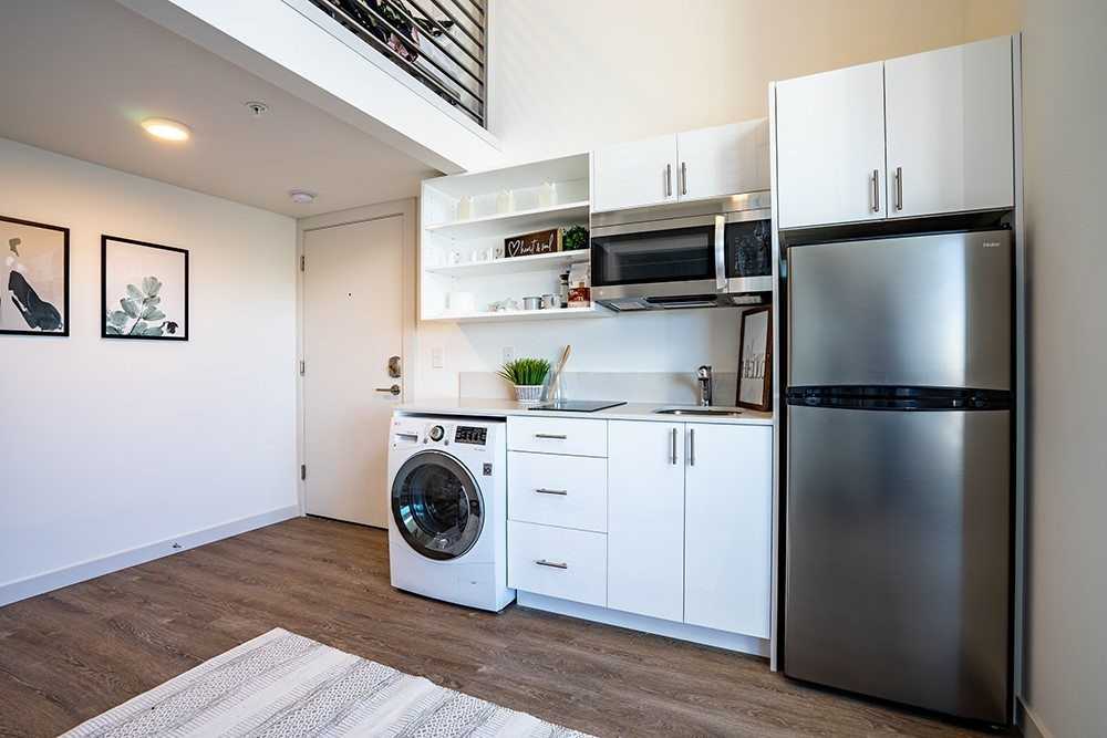 Rise on 67th - Photo 7 of 9