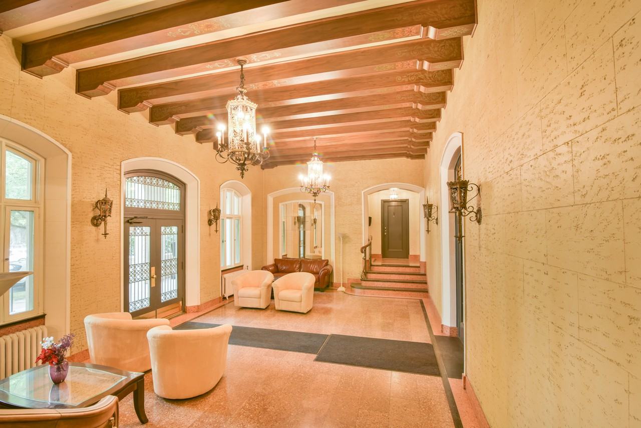 Lewis Apartment - Photo 3 of 7