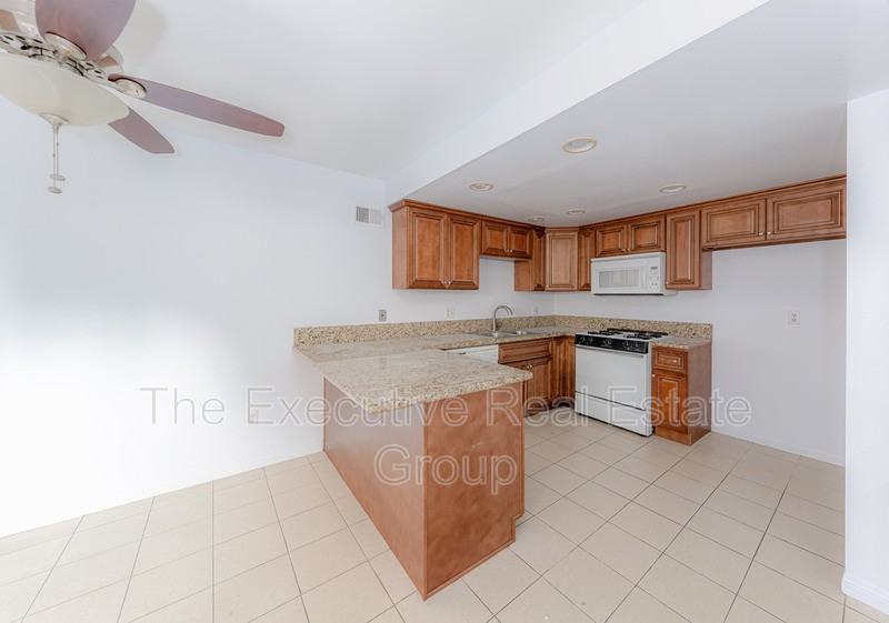 2714 W Orion Ave - Photo 3 of 3