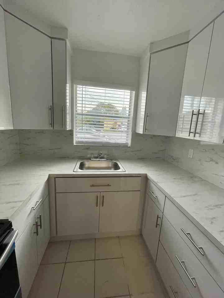 2521 Pierce St. For Rent In Hollywood ( East of I-95) - Photo 3 of 10