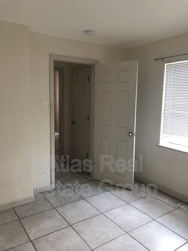 1536 Uinta St - Photo 2 of 10
