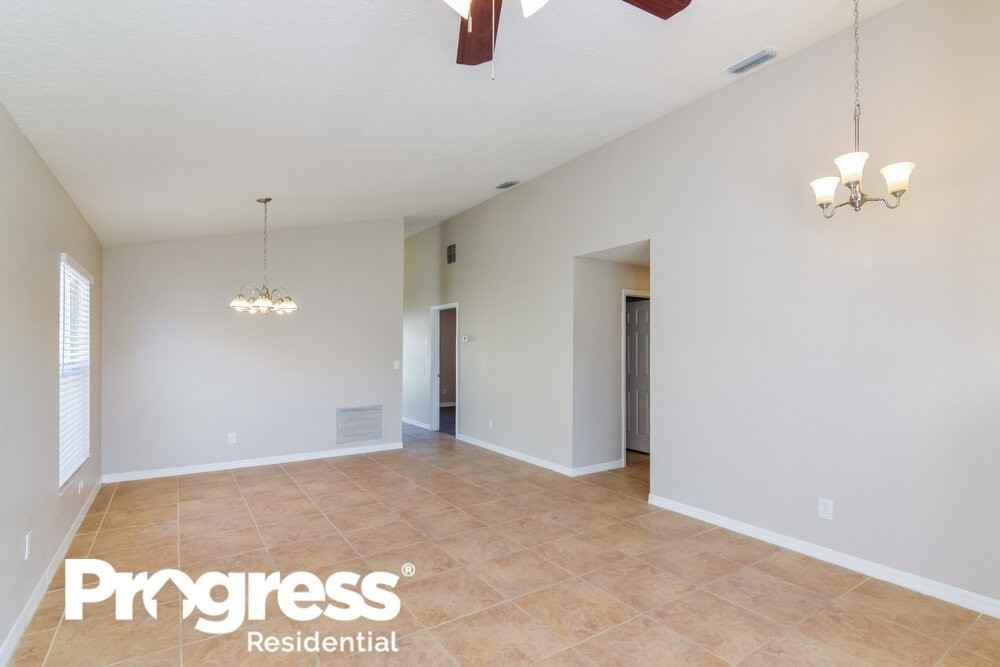 1106 Vinetree Dr - Photo 3 of 16