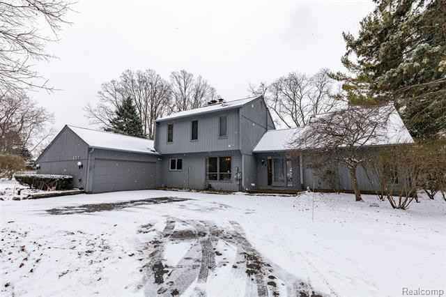 6247 Willow Ct, Orchard Lake Village, MI 48324 5 Bedroom House for  $6,500/month - Zumper