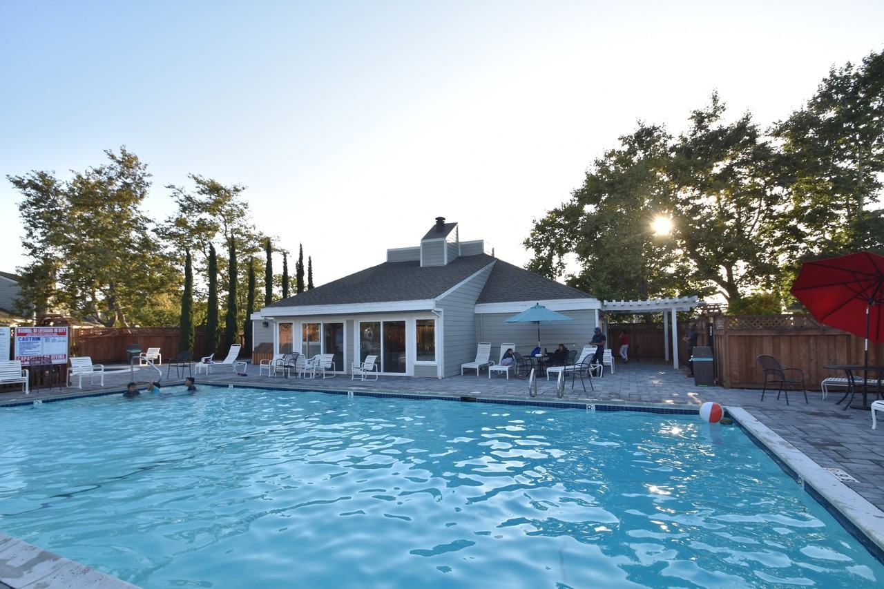 861 Peary Ln - Photo 3 of 15