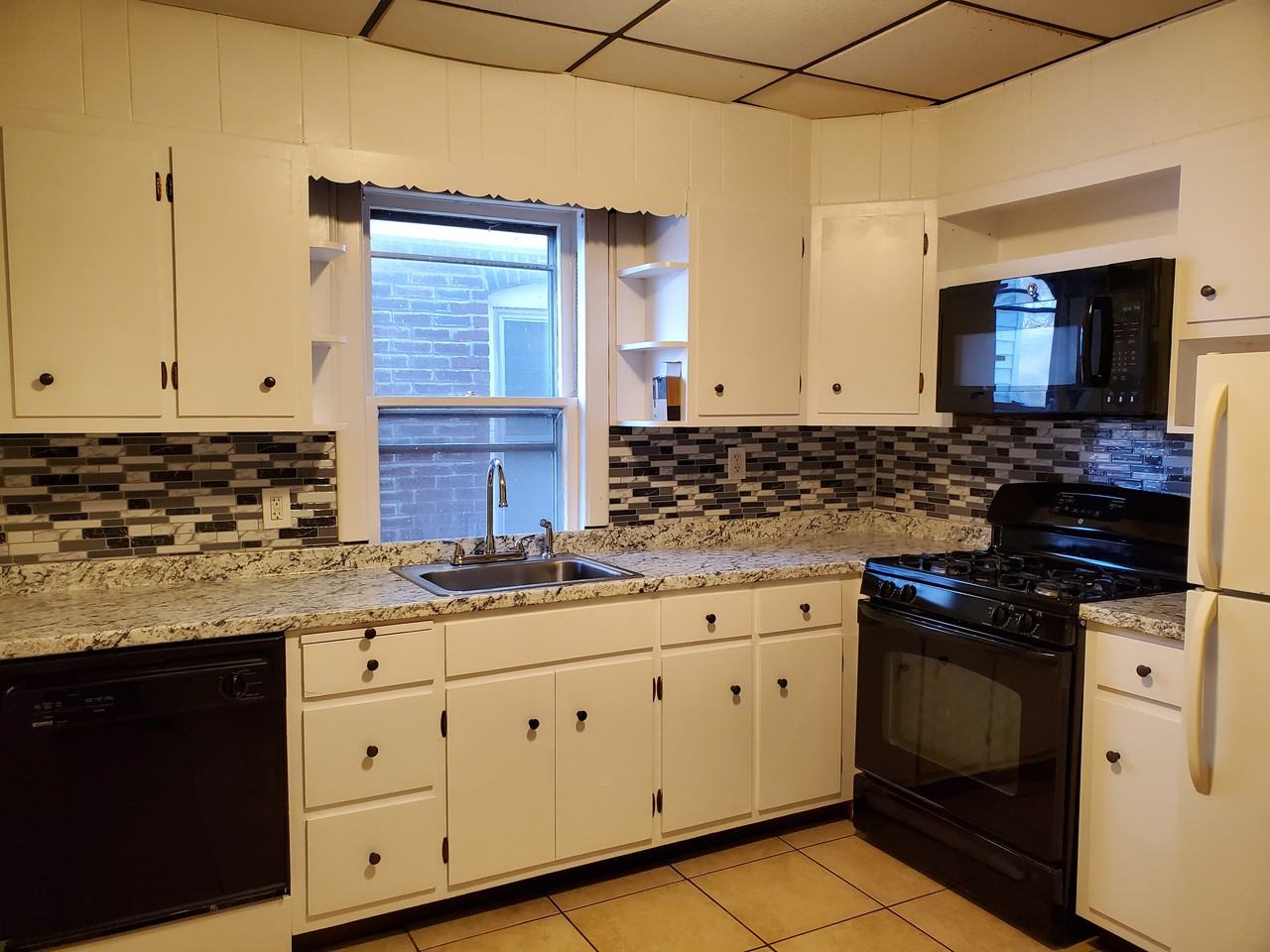 2445 Hay St - Photo 3 of 8