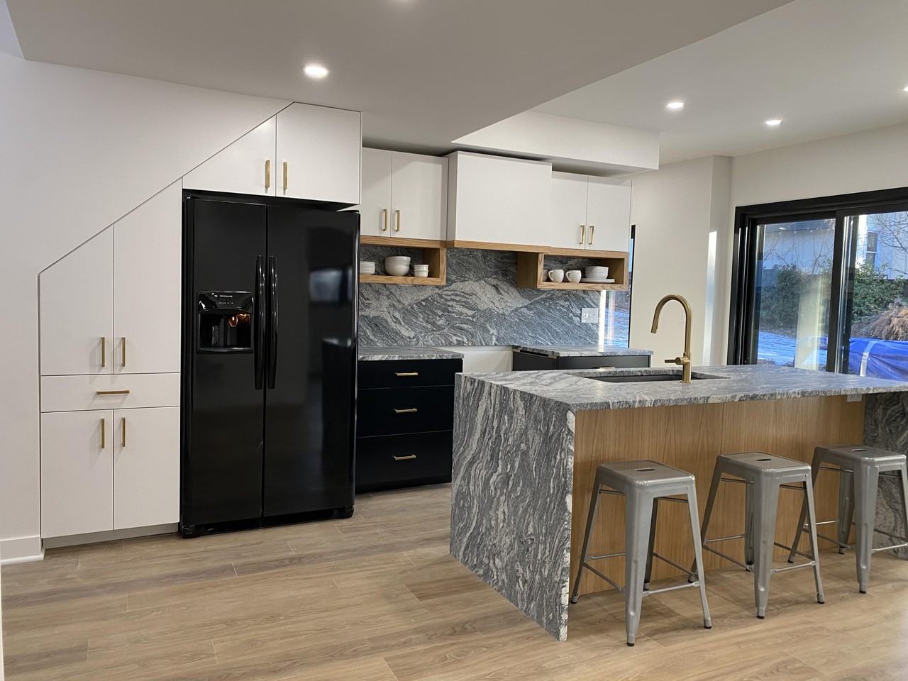 8440 Marty St - Photo 3 of 12