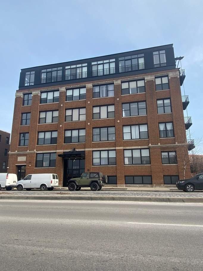 2911 N Western Ave #106