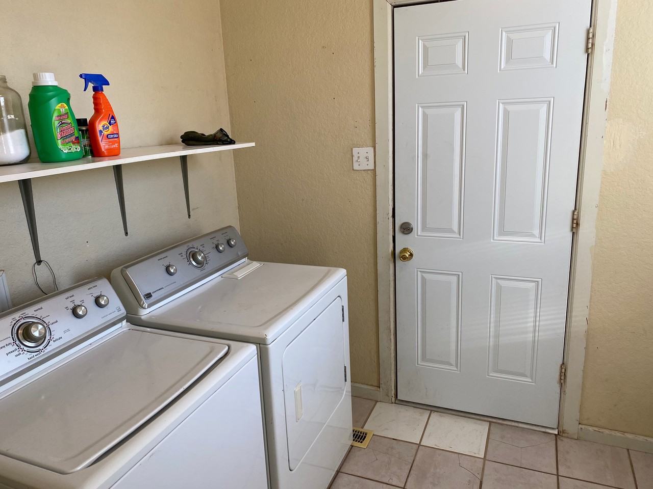 331 S Hill Ave - Photo 2 of 29