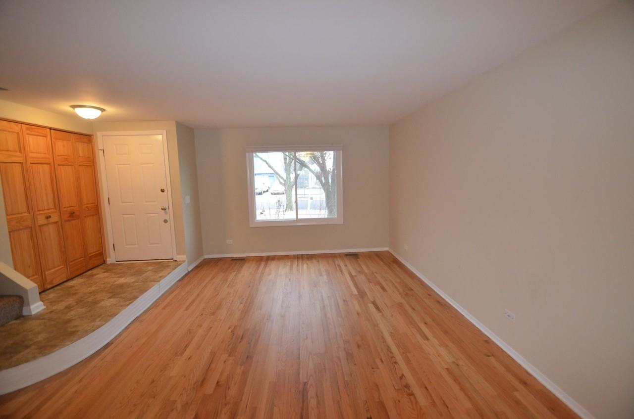 2S561 Cynthia Dr - Photo 2 of 6