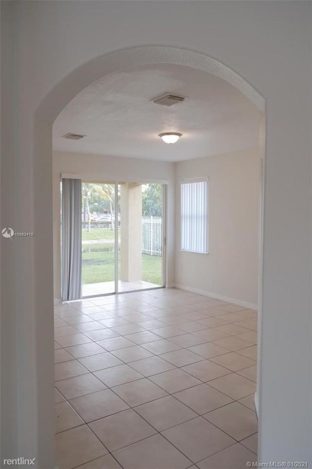 10902 Sw 242nd St - Photo 2 of 13