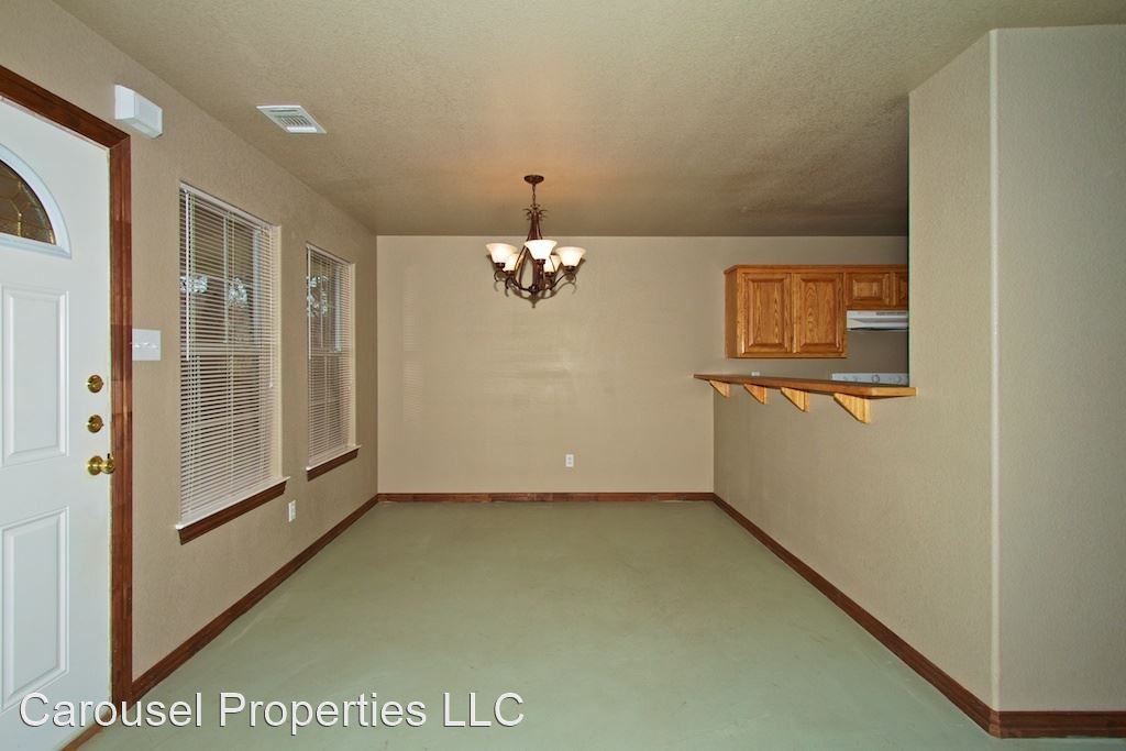 10908 Shady Oaks Dr - Photo 2 of 22