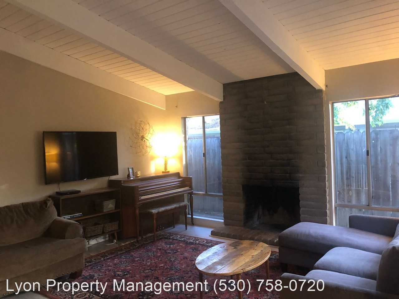 2114-16 Espana Court - Photo 2 of 17