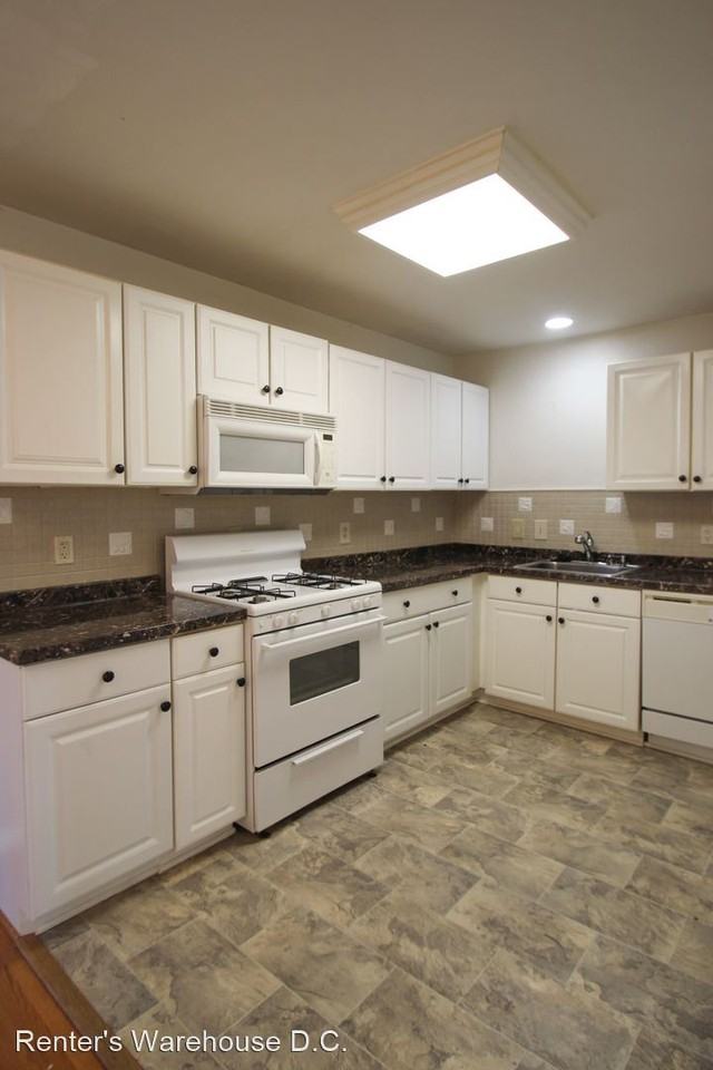 13212 Hawthorn Ln - Photo 3 of 24