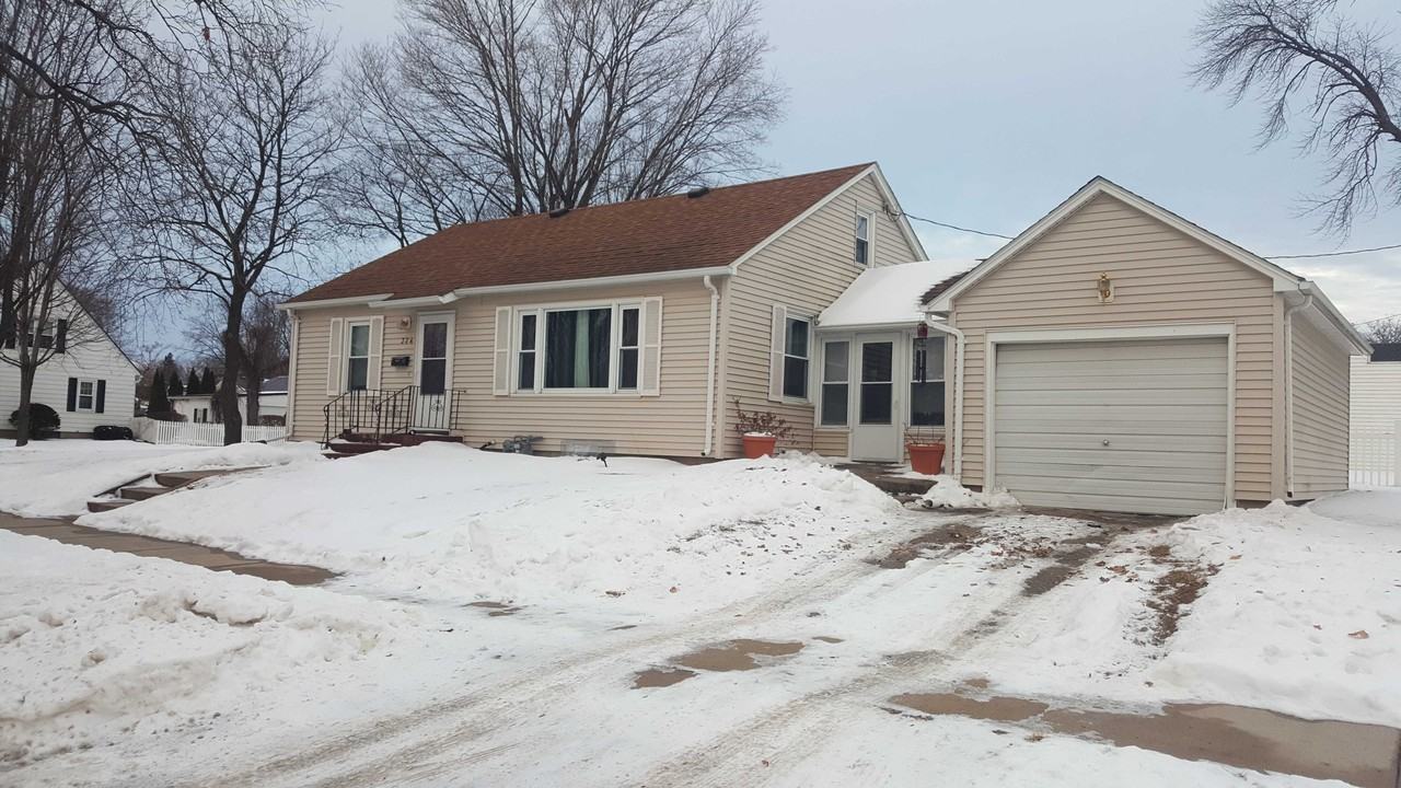 324 S Hampton St - Photo 2 of 18