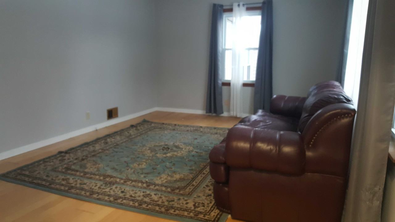 324 S Hampton St - Photo 3 of 18