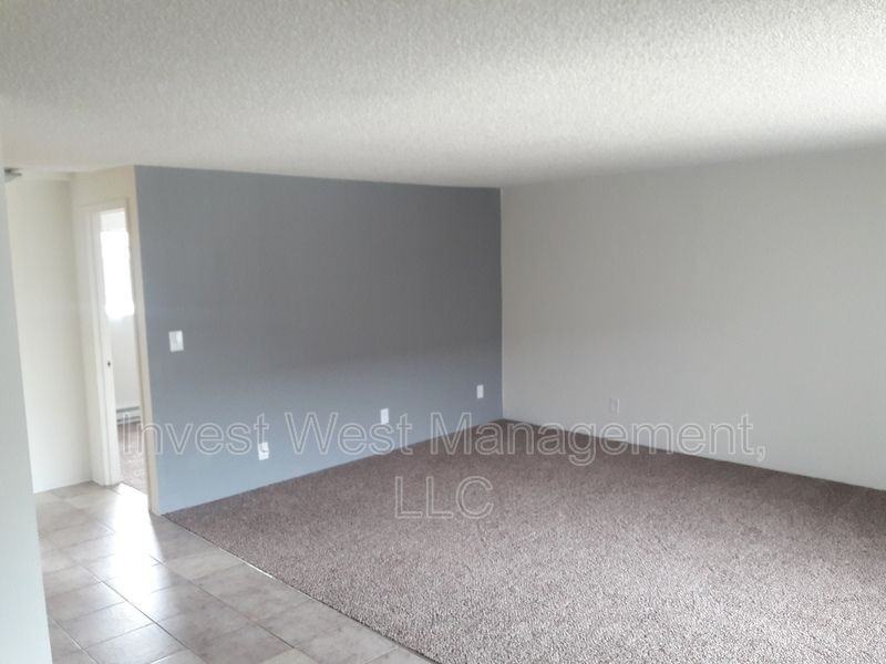 944 944 33 Avenue-25 - Photo 2 of 20