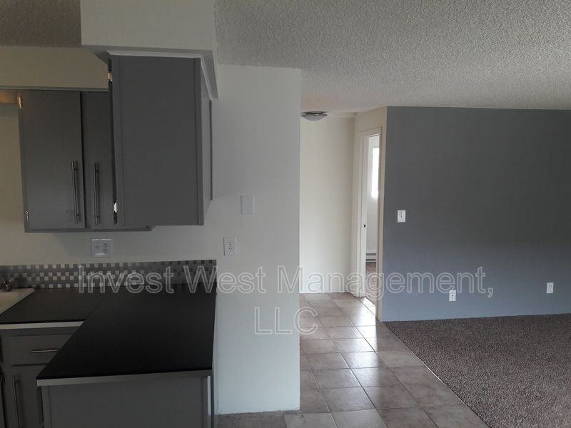 944 944 33 Avenue-25 - Photo 3 of 20