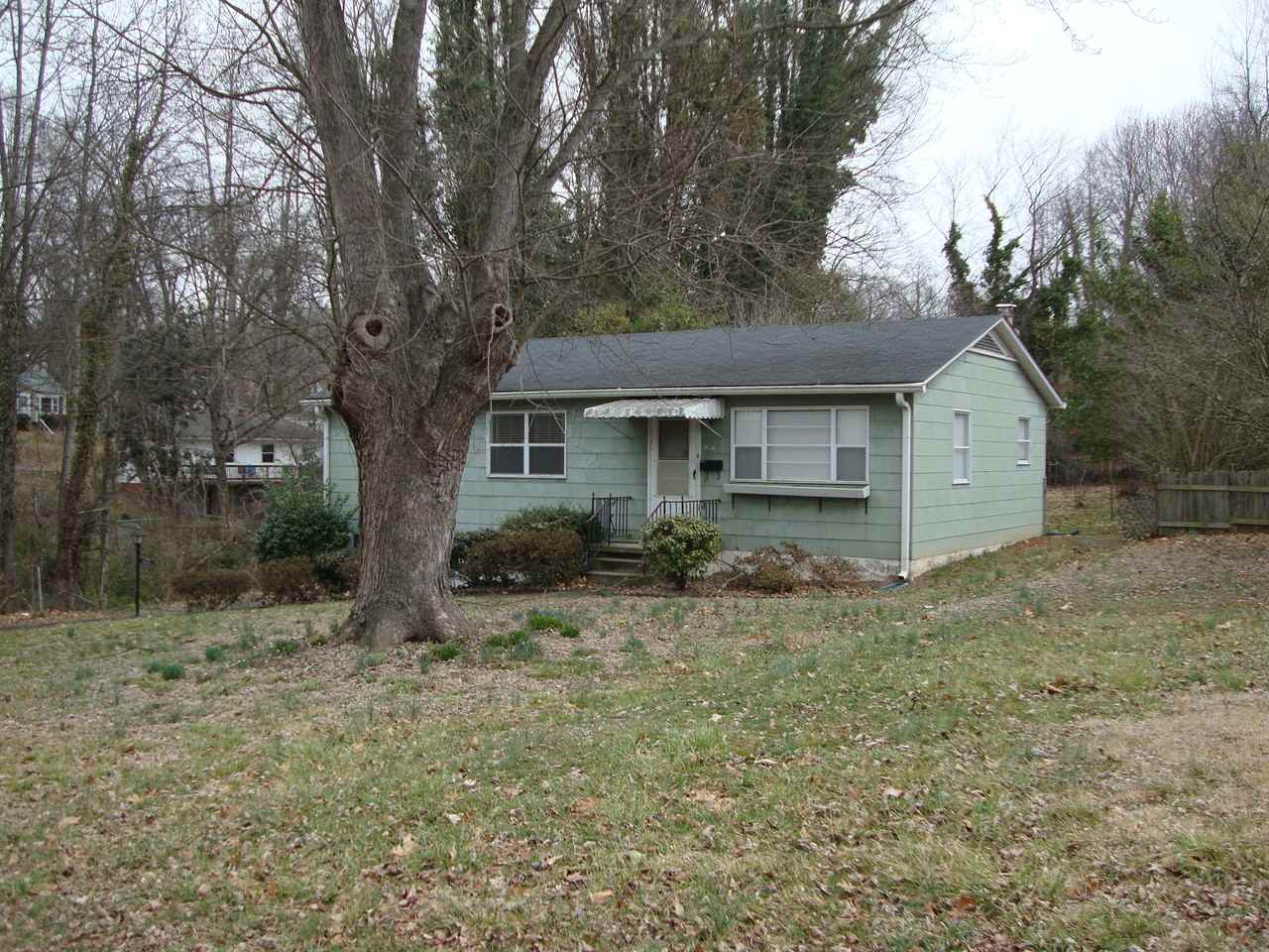 1307 Revere Rd - Photo 2 of 9