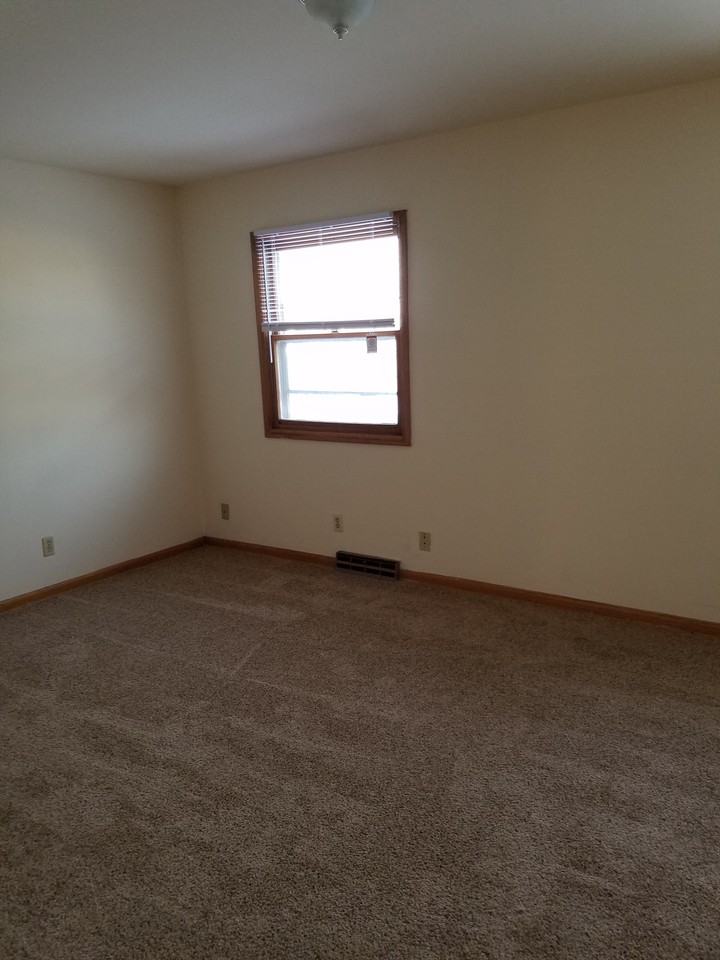 8206 West Howard Avenue - Photo 2 of 5