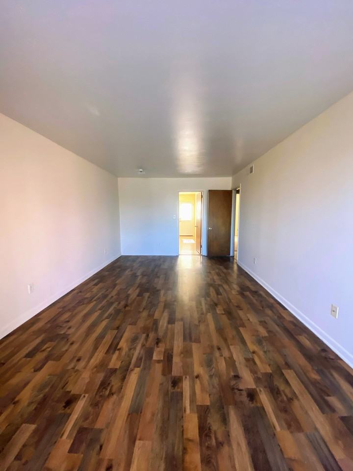 640 Idlewild Circle - Photo 2 of 11